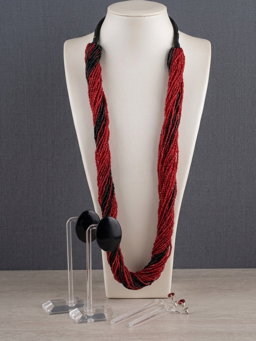 VINTAGE Red and Black Beaded Necklace Set